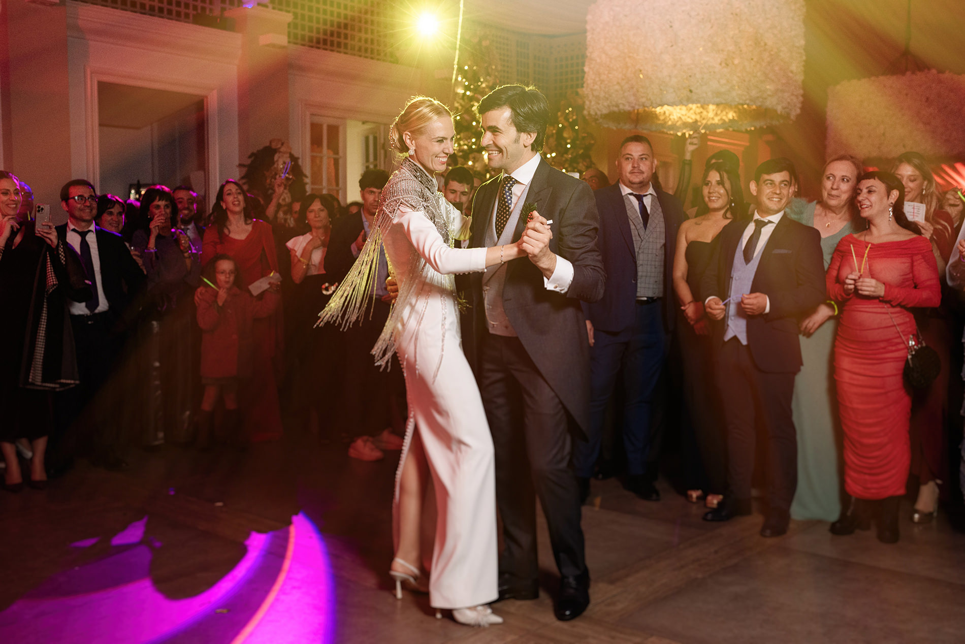 Imagen editorial de boda con composición limpia y elegante.
