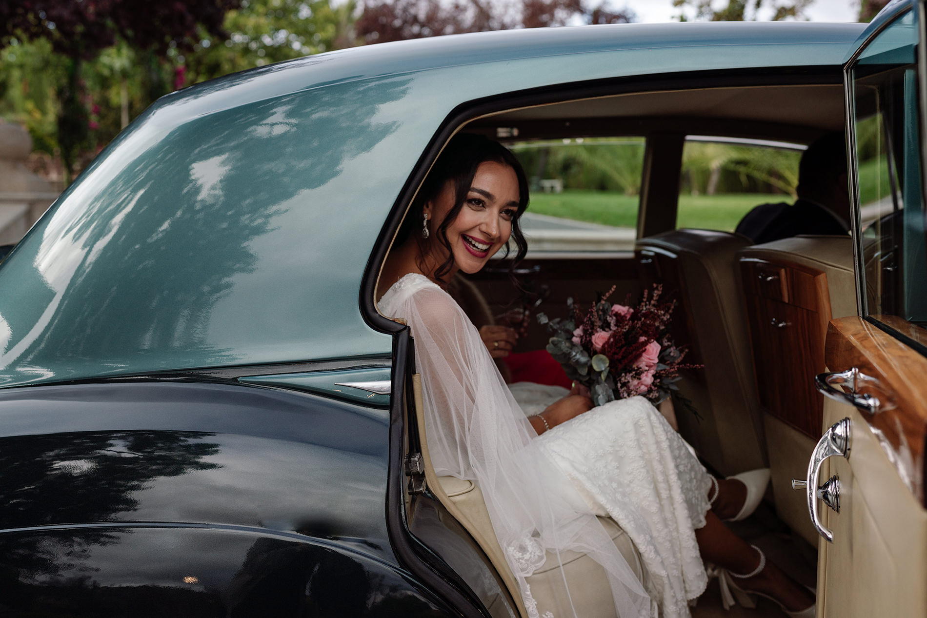 Fotografía editorial de boda realizada por Roberto Carmona para parejas que buscan fotógrafos de bodas en Majadahonda.