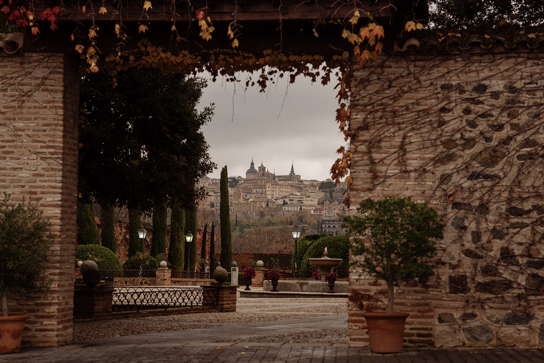 Fotos de boda de pareja en el Cigarral del Ángel, Toledo.