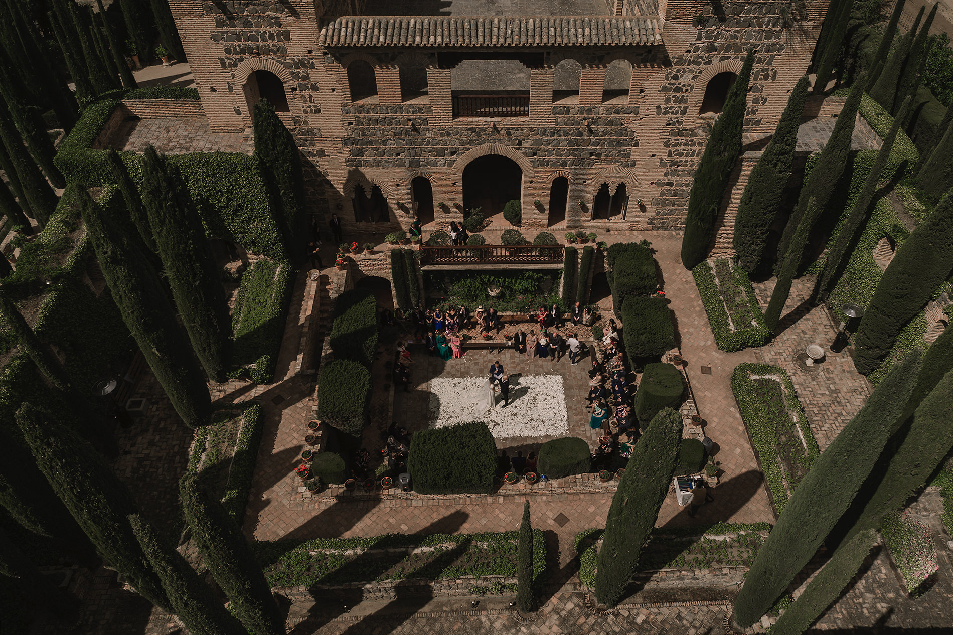 Fotografías de boda en Palacio de Galiana — jardín y reflejo