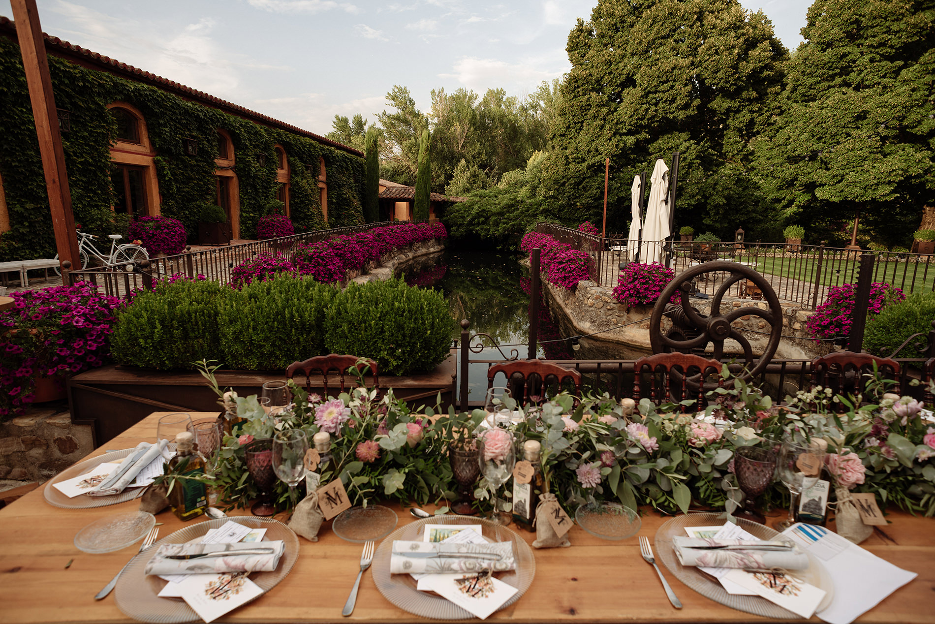 Fotógrafo de bodas en la Antigua Fábrica de Harinas. Retrato de pareja.
