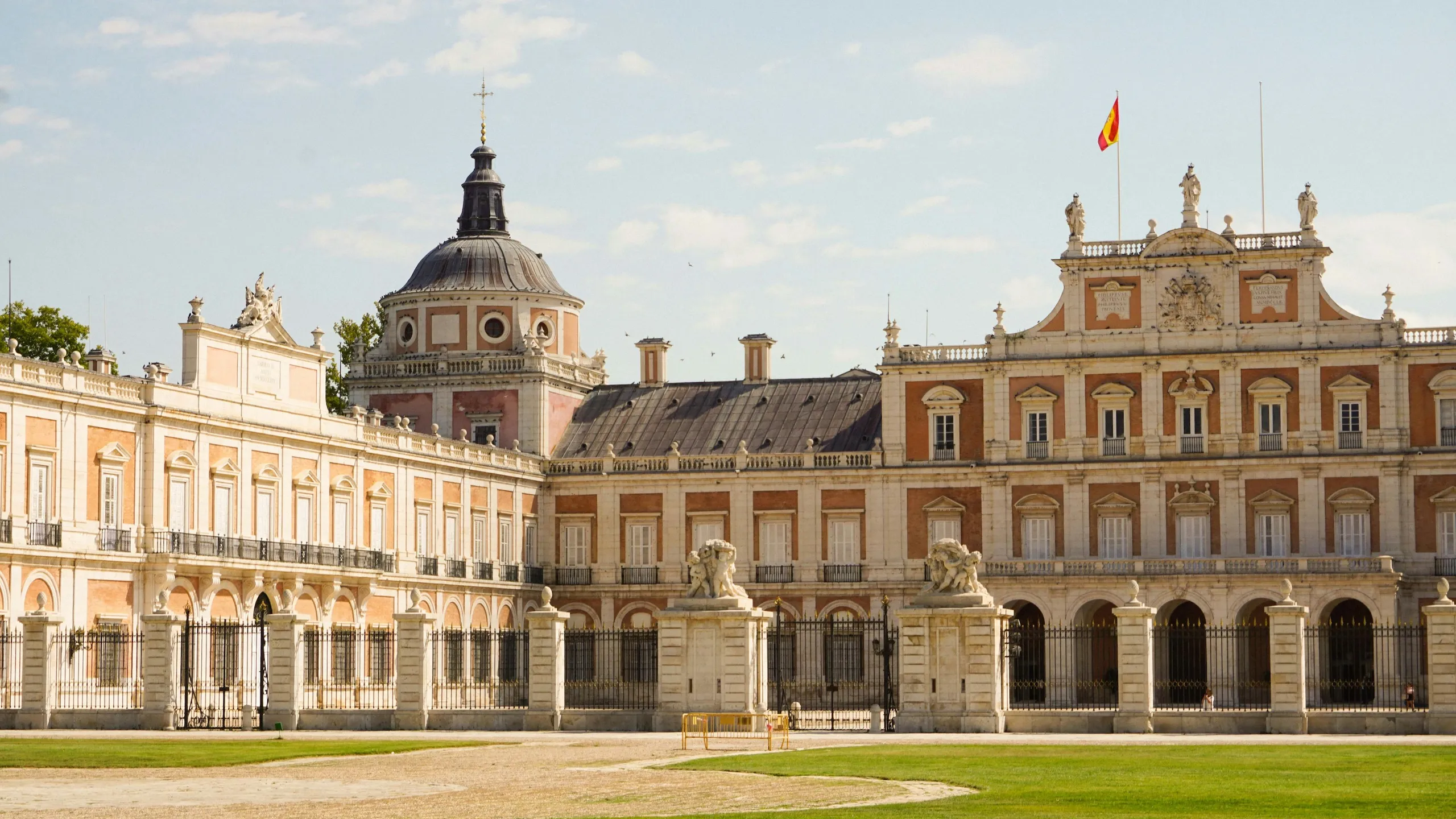 Palacio Real de Aranjuez como contexto para bodas elegantes en Aranjuez.