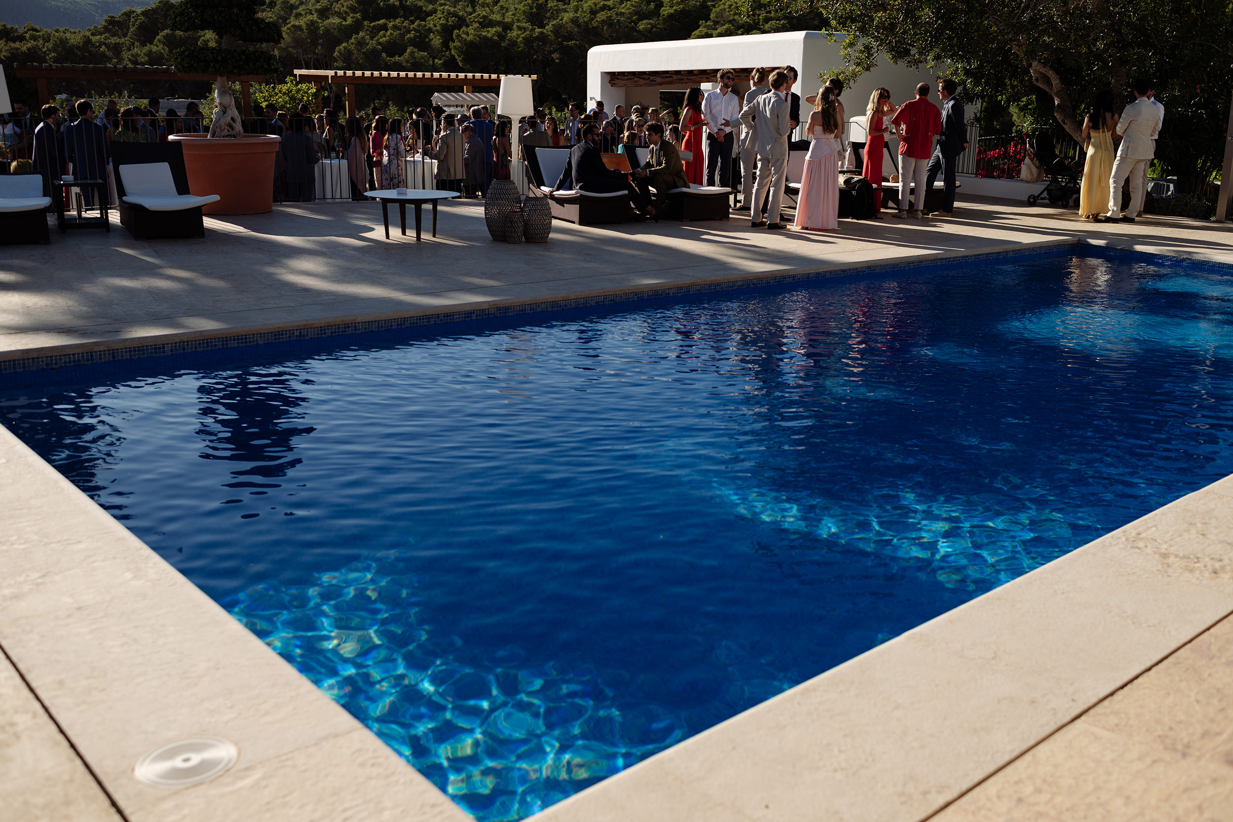 Cóctel de boda junto a la piscina de Can Curreu en Ibiza